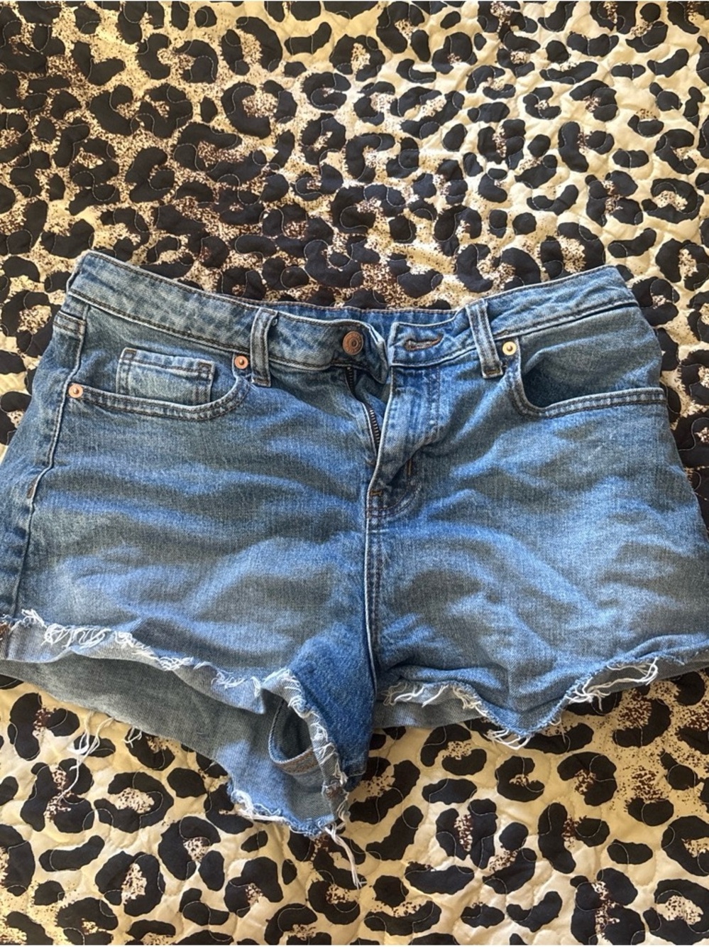 WILD FABLE Women's Blue Denim Cutoff Shorts - Distressed Hem